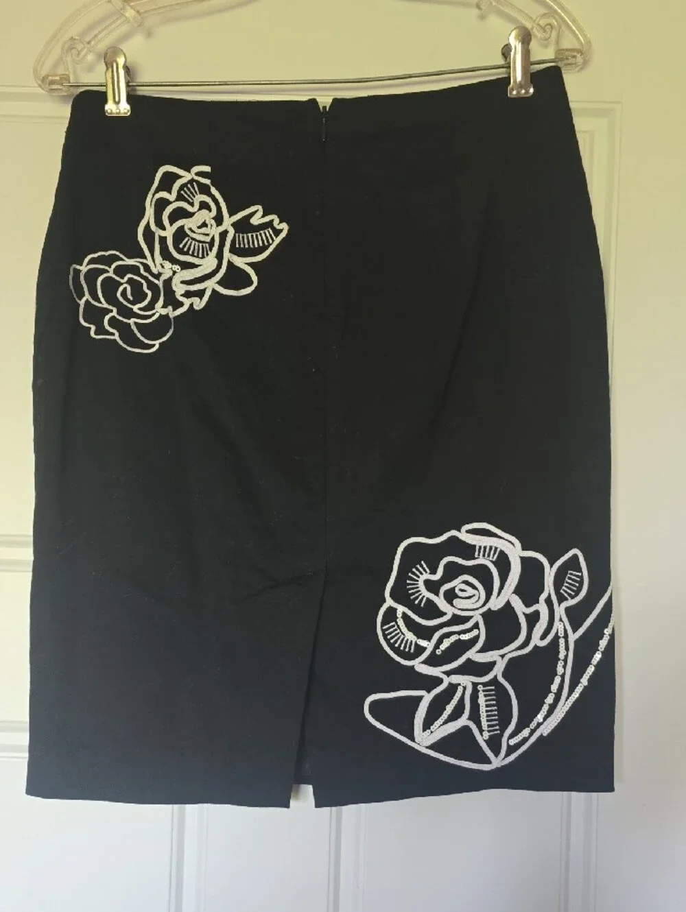 White House Black Market Black with White Floral Outline Pencil Skirt.